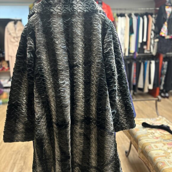 High Quality Faux Fur Coat - Picture 4 of 4